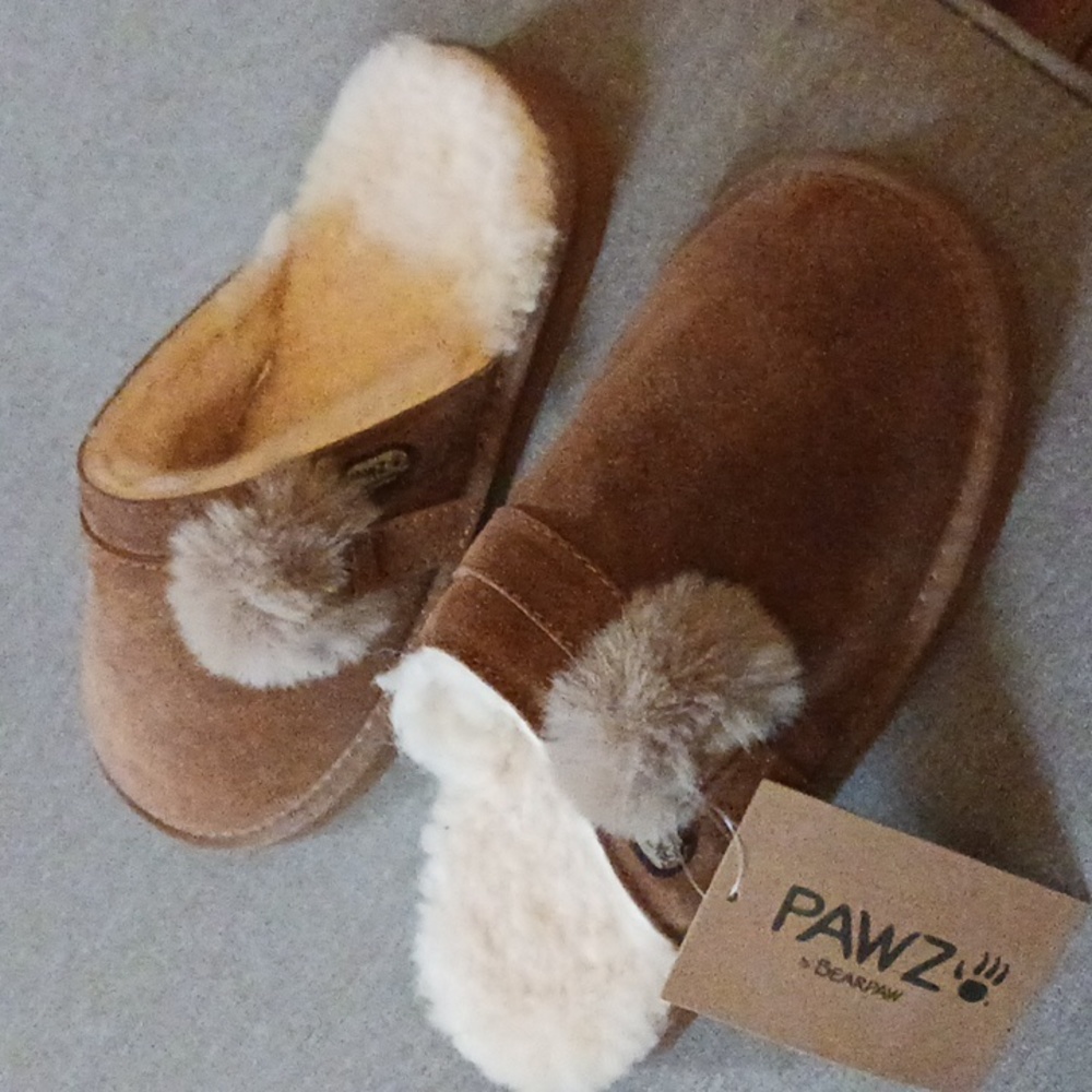 PAWZ by Bearpaw slippers size 8
